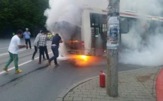 Menet közben kigyulladt egy autóbusz Marosvásárhelyen
