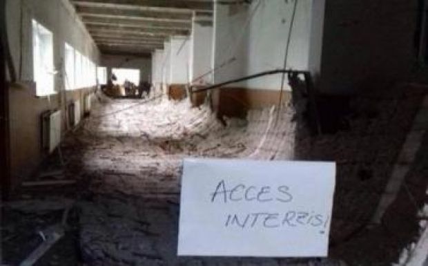 Leszakadt a mennyezet egy bukaresti iskolában