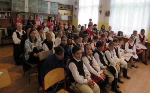 Mesemondóversenyt tartottak Csíkmadarason