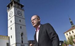 Bejelentette kormánya lemondását a cseh miniszterelnök