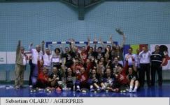 Kupát és érmeket kaptak a zilahi kézilabdás lányok 