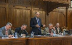 Pályázatot ír ki az RMDSZ a román nyelvű tankönyvek megírására