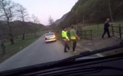 Elámult két finn turista a román rendőrök magatartásán
