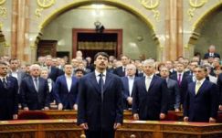 Hivatali esküt tesz a köztársasági elnökként újraválasztott Áder János