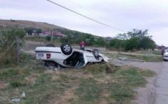 Baleset Hargita megyében: felborult az autójával egy 18 éves fiú