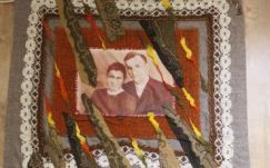 Sajgó Ilona emlékekkel „átszőtt” textilmunkáit és festményeit állították ki Marosvásárhelyen