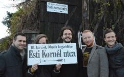 Erdélyi turnén az Esti Kornél