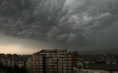 Viharos lesz az időjárás szombat este több erdélyi megyében