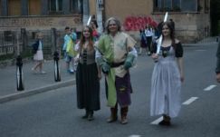 Múzeumok éjszakája: tömeg és középkori lovagok Kolozsváron