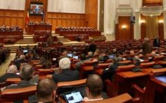 Elfogadta a szenátus az egységes bértörvény tervezetét