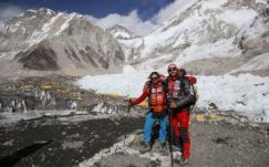 Megkezdte a csúcsmászást a Mount Everesten két magyar alpinista