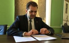 Az önkormányzatok dönthetnek a helyi közigazgatásban dolgozók fizetéséről