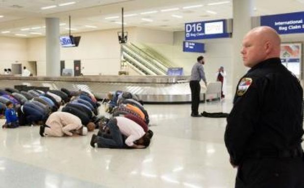 Szokatlan időpontban fellebbezett az amerikai kormány a beutazást korlátozó elnöki rendelet felfüggesztése miatt