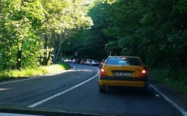 Nem volt könnyű dolguk az autósoknak a csíkcsomlyói búcsú napján