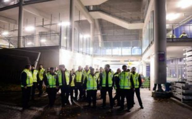 Náci gesztusok miatt örökre kitiltottak két szurkolót a futballstadionokból