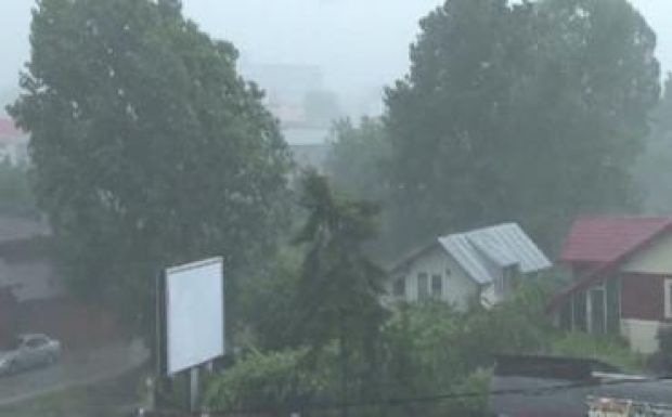 Narancs jelzésű viharriadó van Hargita megyében