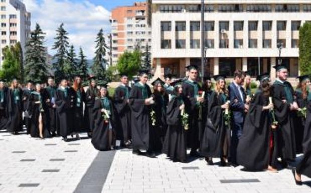 Sapientiás ballagás: itthon maradásra kérték a diákokat