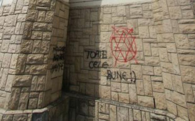 Holokauszt-tagadó felirat jelent meg a kolozsvári neológ zsinagóga falán