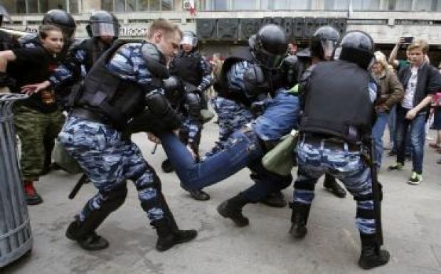 Oroszország-szerte ellenzéki tüntetőket vettek őrizetbe