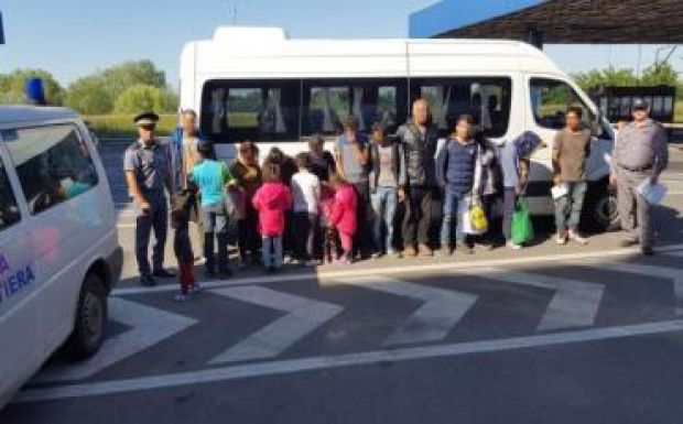  Tizenhét menekültet tartóztattak fel a nagylaki határrendészek