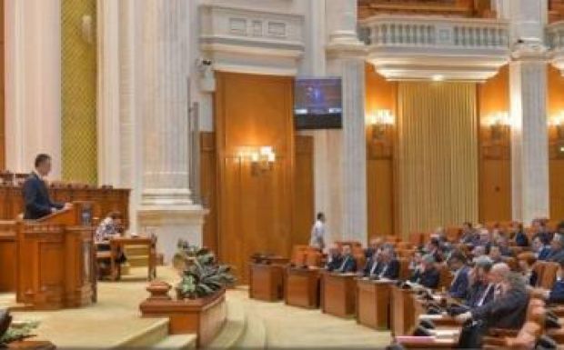 Felolvasták a parlamentben a bizalmatlansági indítvány szövegét