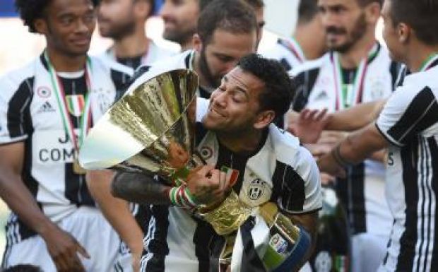 A Juventus igazgatója sok szerencsét kívánt Dani Alvesnek