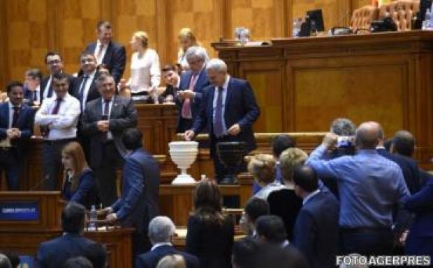 Elvesztette parlamenti többségét a PSD-ALDE?