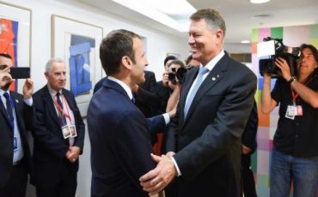 Elfogadta Klaus Johannis meghívását Emmanuel Macron