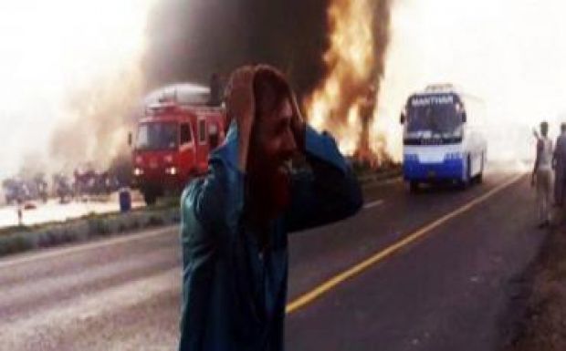 Pakisztán: kigyulladt olajszállító okozta több mint száz ember halálát 