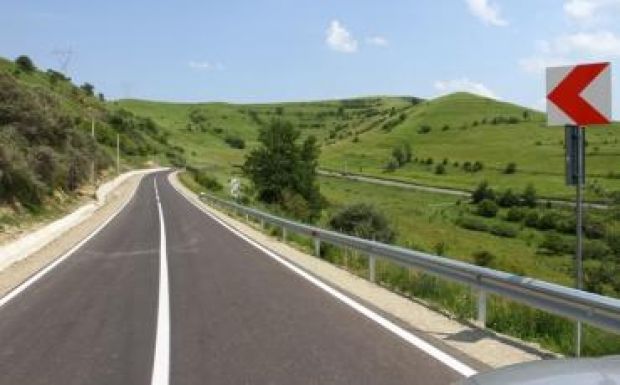 Átadták a Bözödújfalusi-tó körüli felújított utat