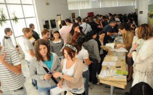 Sepsiszentgyörgyi ifjúságkutatás: itthon tanulnak, külföldön dolgoznak