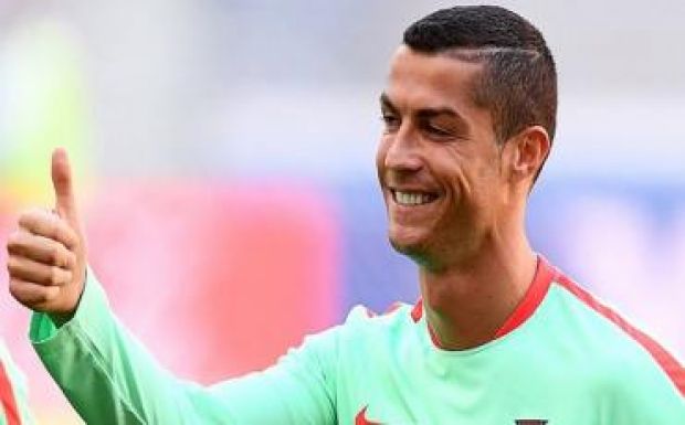 Ronaldo kimenőt kapott, hogy láthassa újszülött fiait