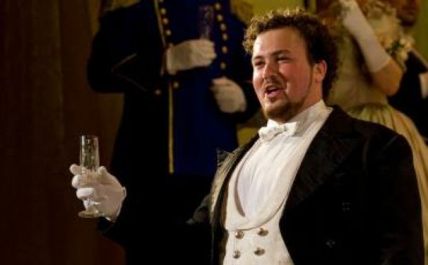 Kolozsvár főterén adják elő a Traviatát és a Zorbát