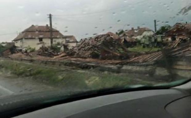Több ház tetőszerkezetét tönkretette a vihar Dédabisztrán