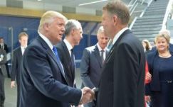 Donald Trump fogadja Klaus Johannist a Fehér Házban