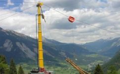 Lezuhant a drótkötélpálya kocsija, meghalt egy romániai férfi