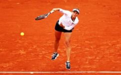 Negyeddöntőbe jutott Irina Begu a francia nemzetközi bajnokság páros versenyében