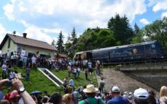 Az ezeréves határnál ünnepeltek a zarándokvonatok utasai