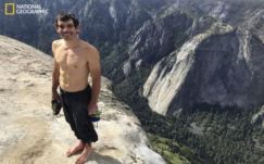 Véghezvitte a szóló szabadmászás Holdra szállását egy amerikai hegymászó