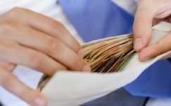 Lesz egy összeghatár, amely alatt nem minősül bűncselekménynek a hivatali visszaélés