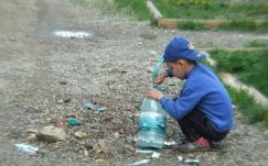 A hat évesnél kisebb romániai gyerekek 33 százaléka súlyos anyagi nélkülözésben él 