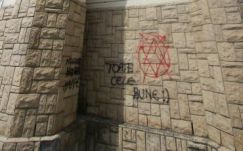 Holokauszt-tagadó felirat jelent meg a kolozsvári neológ zsinagóga falán