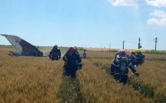 Nem tudja mozgatni lábait a repülőbalesetben megsérült pilóta