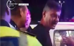 Megvédte a belügyminiszter a politikus orrcsontját  eltörő rendőrt