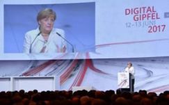 A digitális lemaradás miatt félti Németországot Angela Merkel