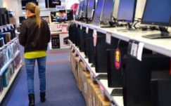 Az okostelefonok miatt fogy egyre kevesebb számítógép és táblagép