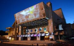 Szatmárnémeti video mapping: kommunista betonrengetegre hangolták