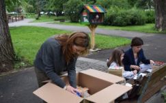 Könyvkuckókkal népszerűsítik az olvasást Csíkszeredában