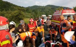 Utasokkal teli autóbusz borult fel Brassó megyében, tucatnyi sérült