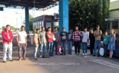 Tizenegy migránst és két embercsempészt tartóztattak fel Gyulavarsándnál